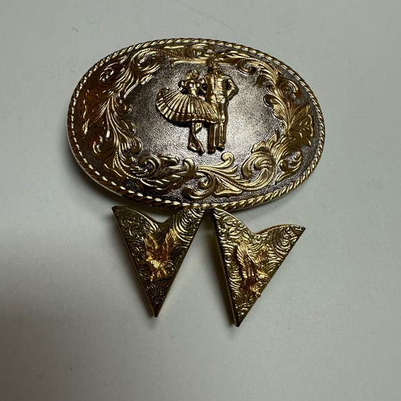 Elegant Gold Belt Buckle with Dancing Couple Design - Picture 1 of 6